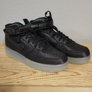 NIKE AIR FORCE 1 MID 07 LV8
804609 005